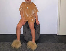 Load image into Gallery viewer, Light Brown Furry Slides (Kids)
